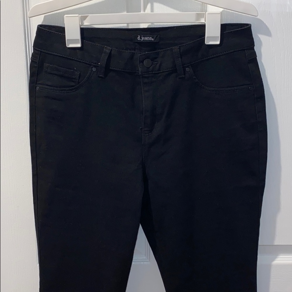 NWOT: Black Skinny Jeans. Ankle Length.
